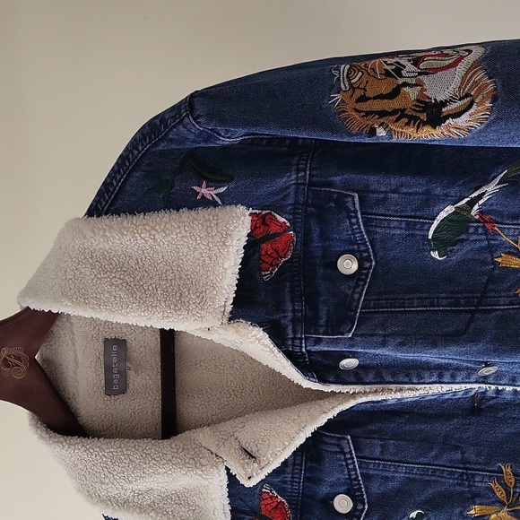 Bagatelle Sherpa Lined Denim Jacket with Floral, Avian and Feline Embroi… - Picture 7 of 16